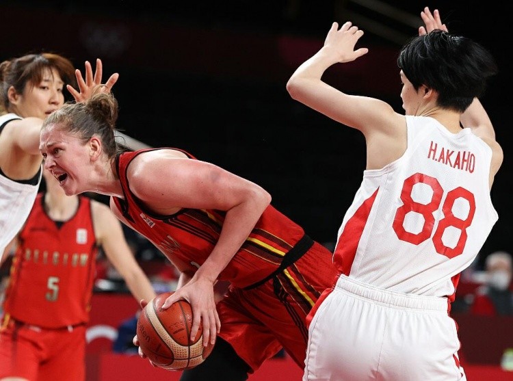 更强调垂直 更强调垂直